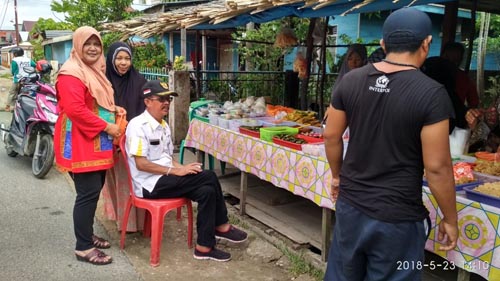  Kabag Humas dan Protokol Setda Inhil Bagikan 350 Takjil